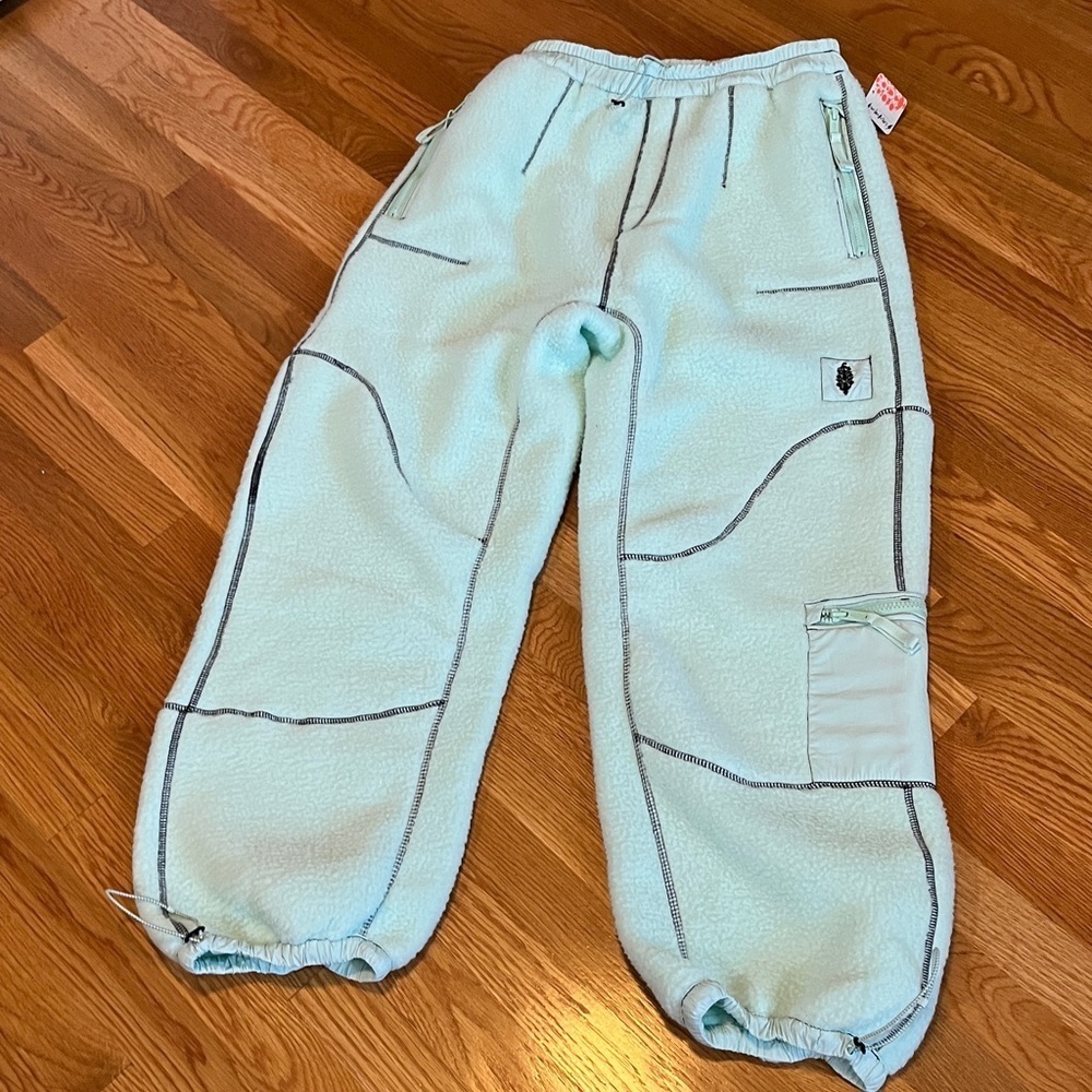Free People Hit The Slopes Fleece Pants Size Medium NWT - Picture 7 of 16